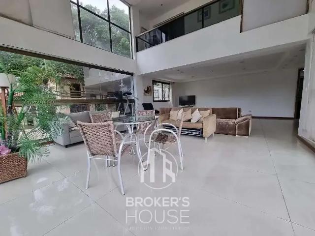 Casa aluguel em Região Geográfica Imediata de Vitória, Região Metropolitana da Grande Vitória