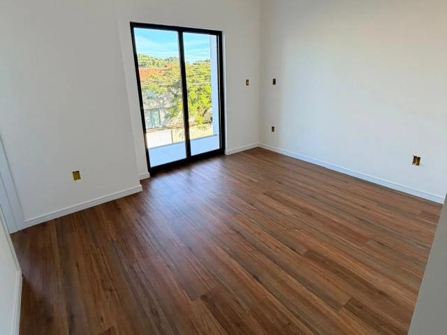 Casa venda em Balneário Piçarras, Região Geográfica Intermediária de Blumenau