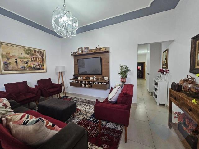 Casa venda em Botucatu, Região Geográfica Intermediária de Bauru