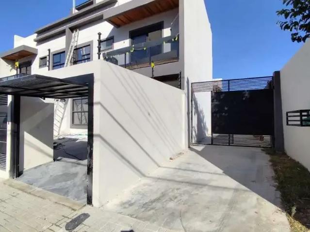 Casa venda em Capão Raso, Curitiba