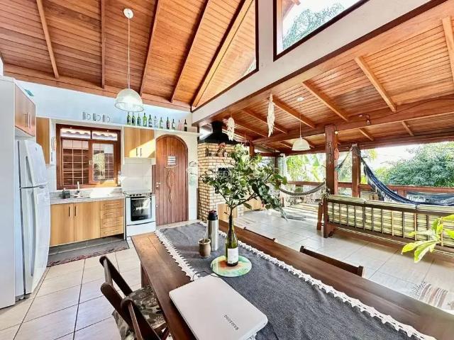Casa venda em Barra da Lagoa, Florianópolis
