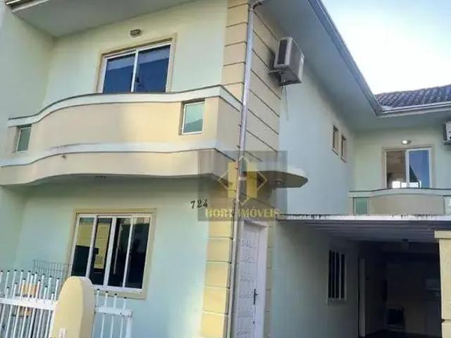 Casa venda em Meia Praia, Itapema