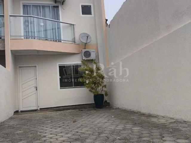 Casa venda em Meia Praia, Itapema