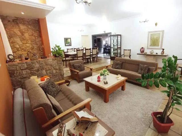 Casa venda em Região Imediata de Taubaté-Pindamonhangaba, Região Metropolitana do Vale do Paraíba e Litoral Norte