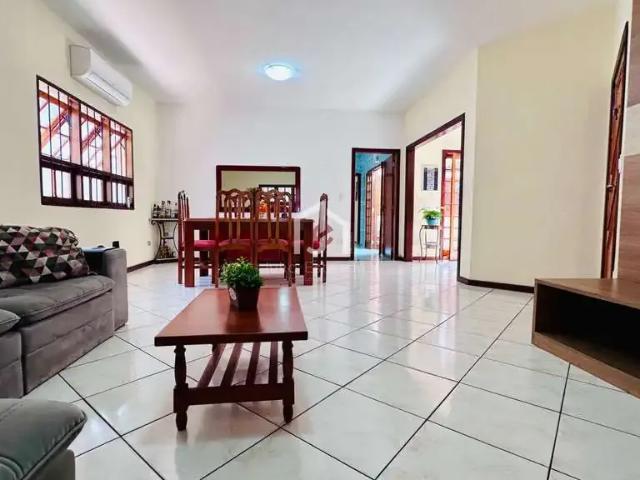 Casa venda em Região Imediata de Taubaté-Pindamonhangaba, Região Metropolitana do Vale do Paraíba e Litoral Norte