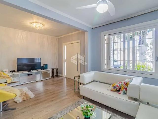 Casa venda em Costa e Silva, Porto Alegre