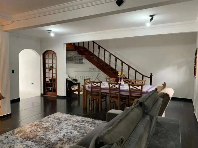 Casa venda em Região Imediata de São José dos Campos, Região Metropolitana do Vale do Paraíba e Litoral Norte