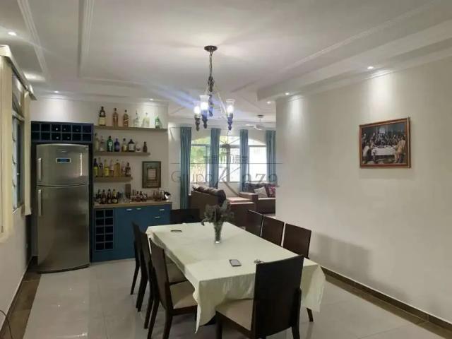 Casa venda em Região Imediata de São José dos Campos, Região Metropolitana do Vale do Paraíba e Litoral Norte