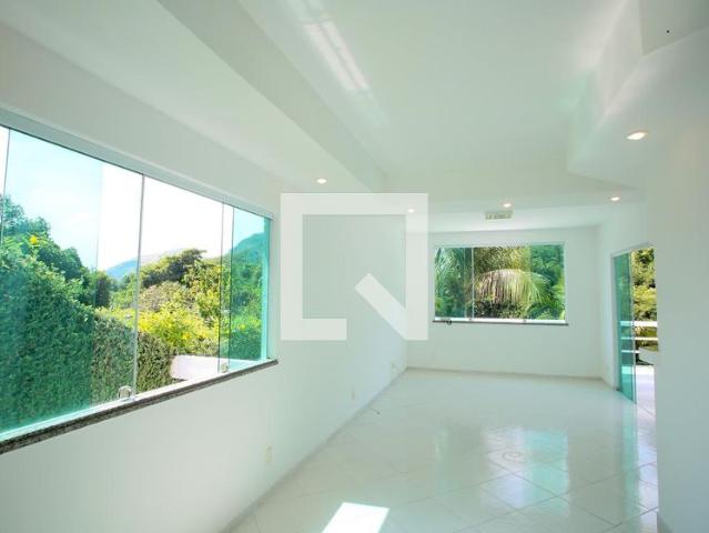 Casa aluguel em Região Geográfica Imediata do Rio de Janeiro, Região Metropolitana do Rio de Janeiro