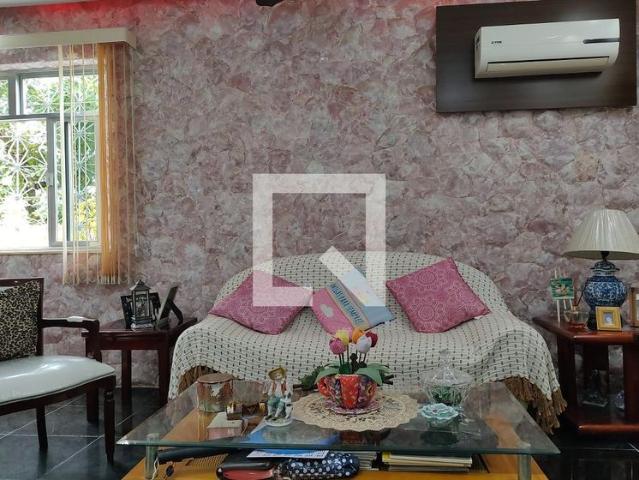Casa aluguel em Região Geográfica Imediata do Rio de Janeiro, Região Metropolitana do Rio de Janeiro