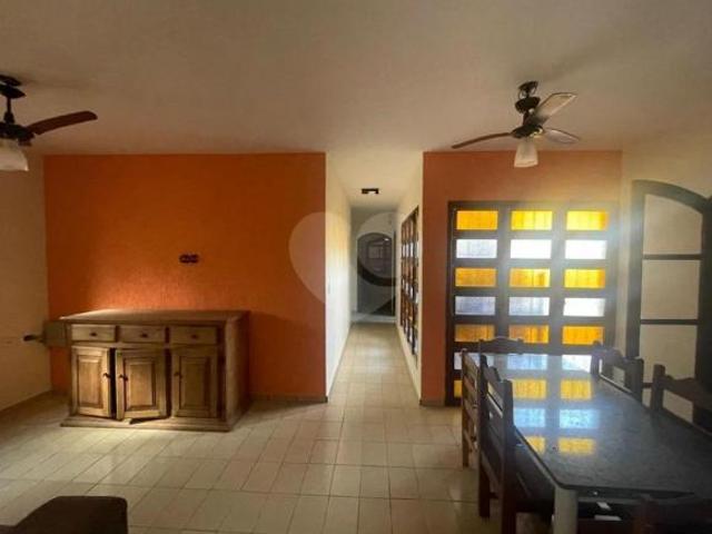 Casa venda em Jardim Caraguá, Caraguatatuba