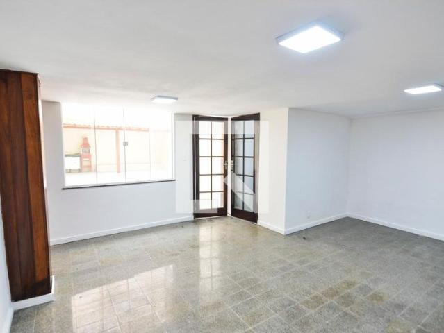 Casa aluguel em Região Geográfica Imediata do Rio de Janeiro, Região Metropolitana do Rio de Janeiro