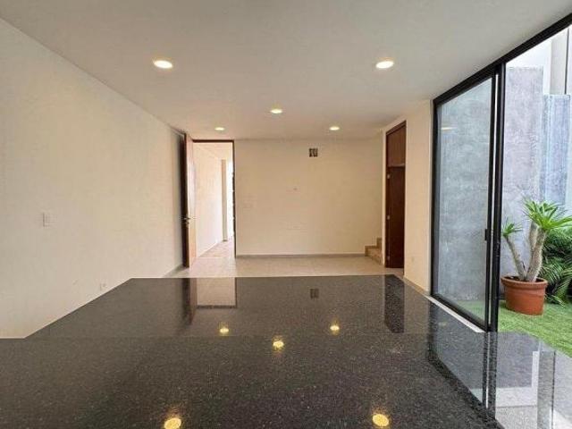 CASA TIPO TOWNHOUSE EN TEMOZÓN DE ENTREGA INMEDIATA