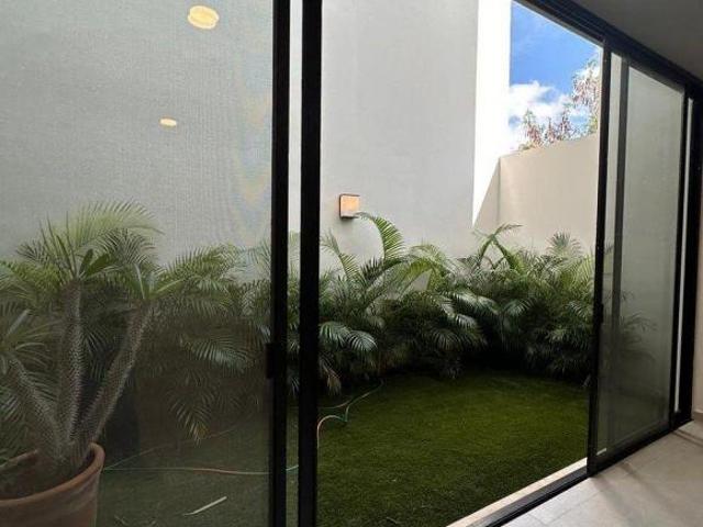 CASA TIPO TOWNHOUSE EN TEMOZÓN DE ENTREGA INMEDIATA