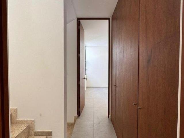 CASA TIPO TOWNHOUSE EN TEMOZÓN DE ENTREGA INMEDIATA