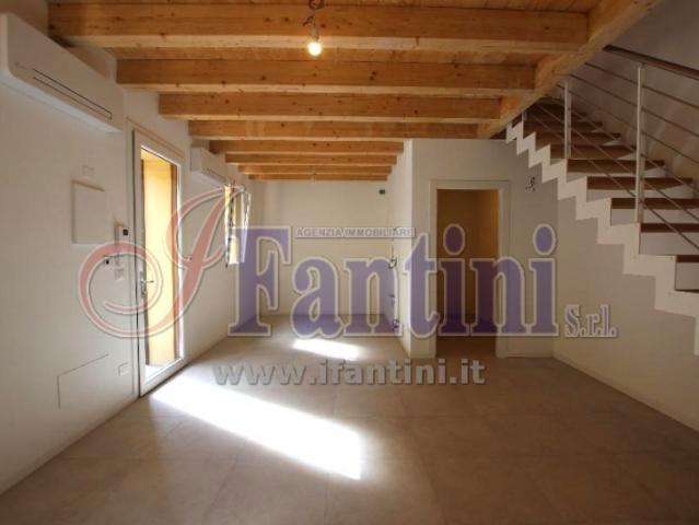 Villa Indipendente in affitto a San Marco, Reana Del Roiale