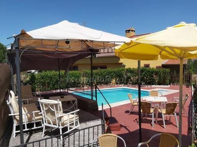 Casa en alquiler en Navaluenga, Ávila