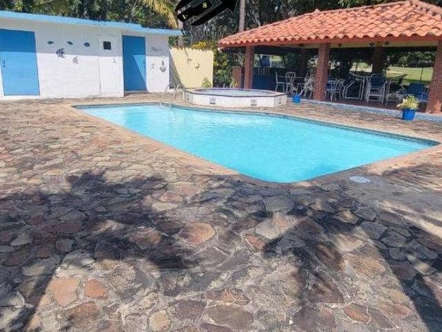 Casa Unifamiliar dentro del Club de Golf 316,000 Terreno en 74,000