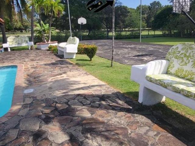 Casa Unifamiliar dentro del Club de Golf 316,000 Terreno en 74,000