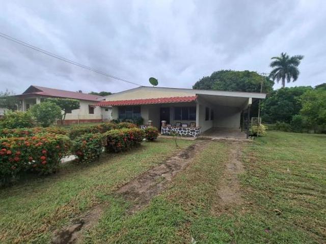 Casa unifamiliar en Aguadulce, céntrica