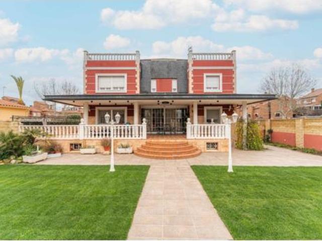 Villa en venta en Arroyomolinos
