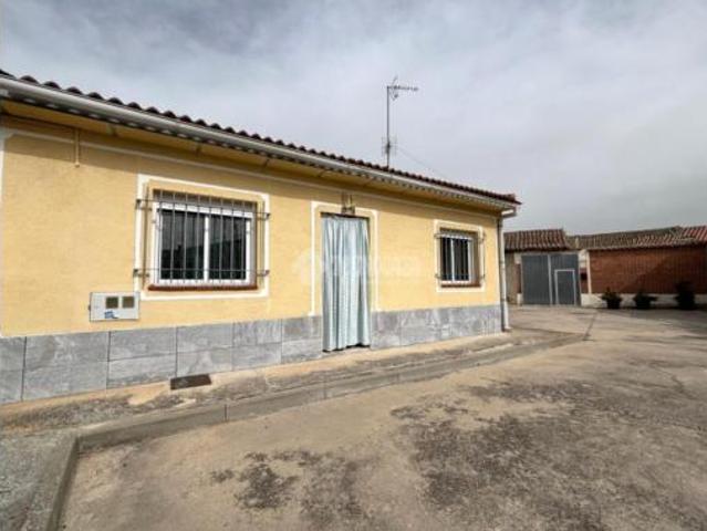 Chalet en venta en Ataquines, Castilla y León