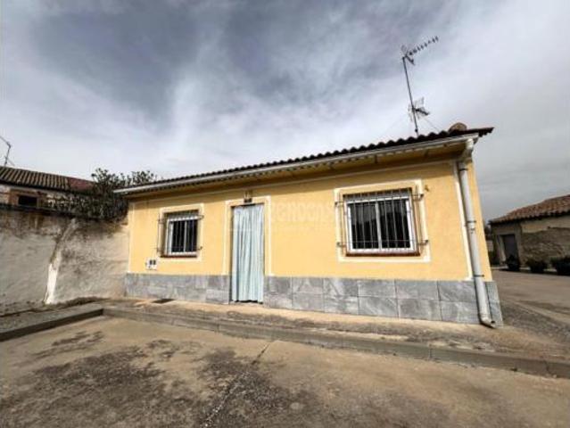 Chalet en venta en Ataquines, Castilla y León