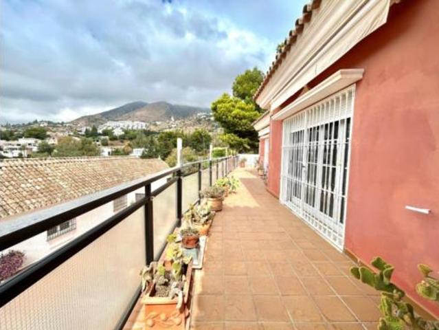 Chalet en venta en La Perla-Torremuelle, Costa del Sol Occidental