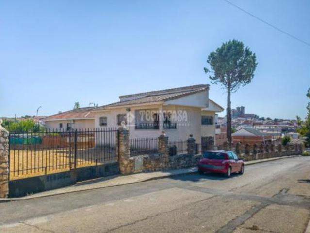 Chalet en venta en Campo Real, Madrid
