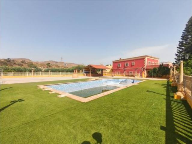 Chalet en venta en La Gloria, Huércal De Almería
