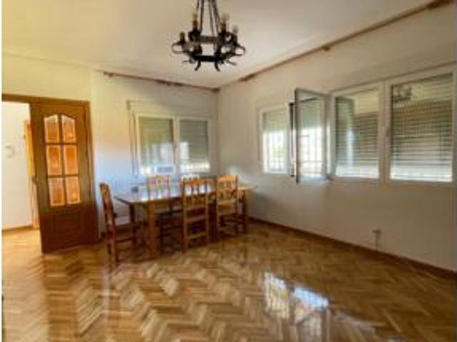 Chalet en venta en Madrebuena, Pioz