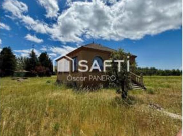 Chalet en venta en Rioseco De Tapia, Castilla y León