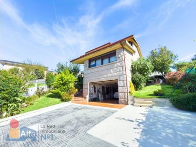 Chalet en venta en Cabral, Vigo