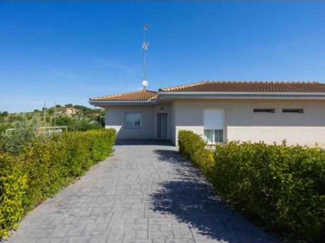 Chalet en venta en Villarejo De Salvanés, Madrid