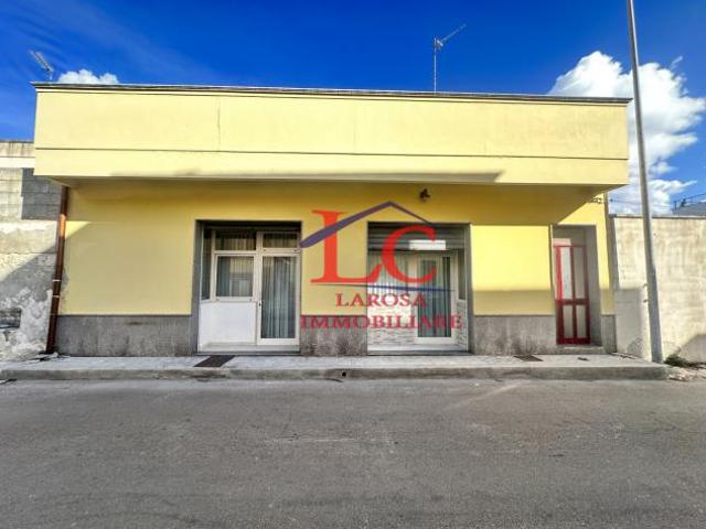 Locale Commerciale in vendita a Puglia, Lecce