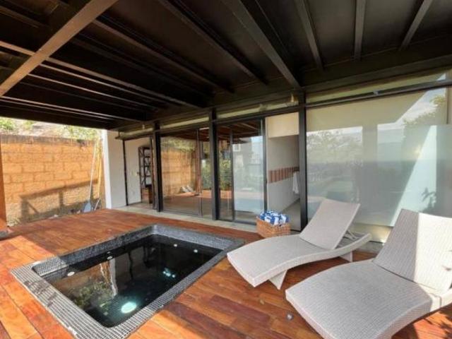 Casa Valle de Bravo con vista a Lago