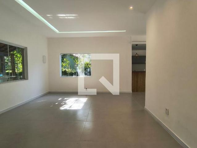 Casa aluguel em Região Geográfica Imediata do Rio de Janeiro, Região Metropolitana do Rio de Janeiro