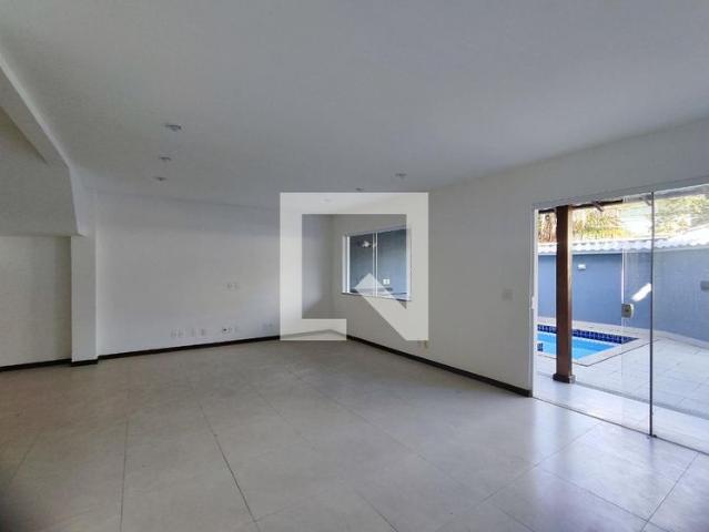 Casa aluguel em Região Geográfica Imediata do Rio de Janeiro, Região Metropolitana do Rio de Janeiro