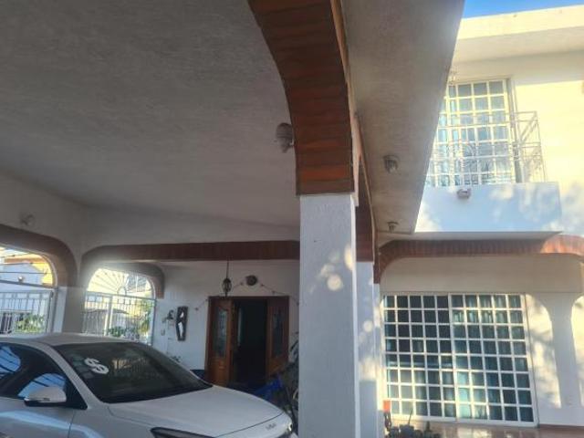 CASA VENTA 5 RECAMARAS,TERRAZA, 3 NIVELES EN COTO,EN MANZANILLO,COLIMA