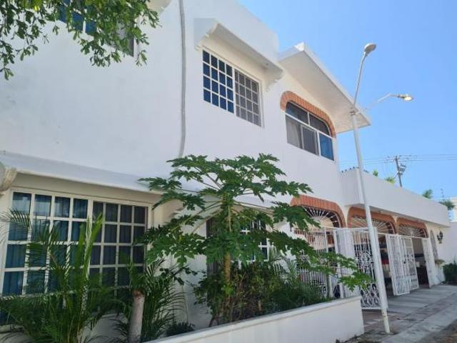 CASA VENTA 5 RECAMARAS,TERRAZA, 3 NIVELES EN COTO,EN MANZANILLO,COLIMA