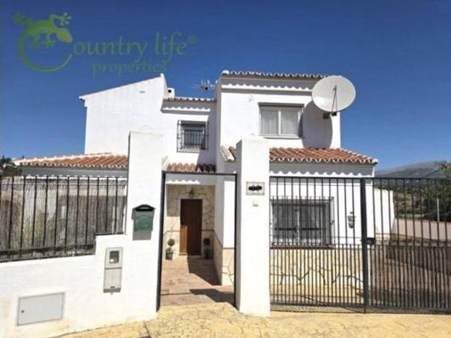 Casa en venta en Alcaucín, Málaga