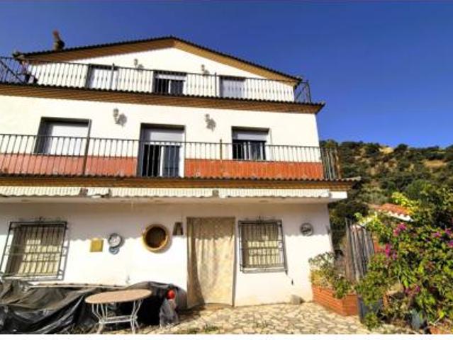 Casa en venta en Algarinejo