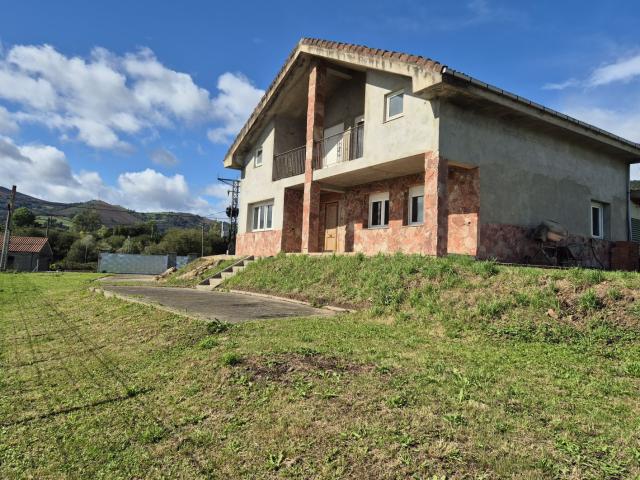 Casa en venta en Grado, El Rodacu