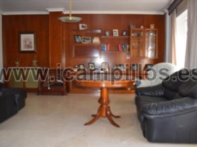 Casa en venta en Baena, Andalucía