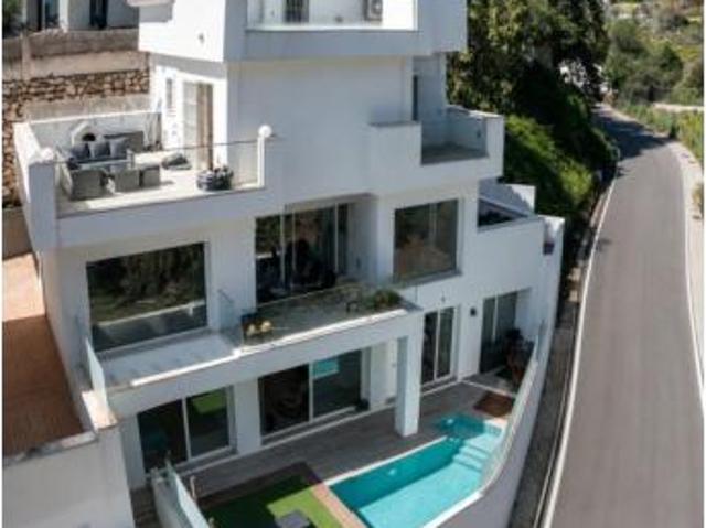 Casa en venta en La Perla-Torremuelle, Benalmádena