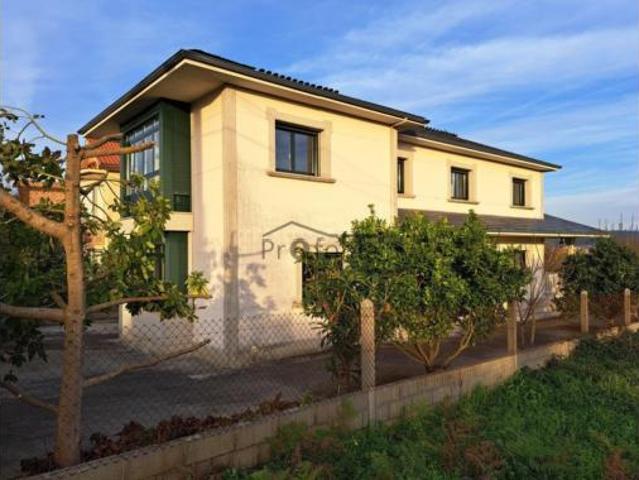 Casa en venta en Bergondo, A Coruña