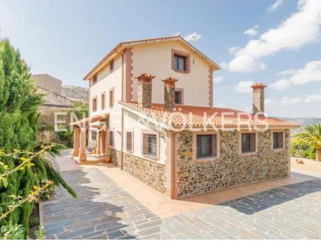 Casa en venta en Berzocana, Extremadura