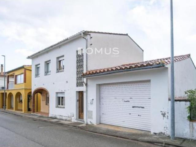 Casa en venta en Besalú, Girona