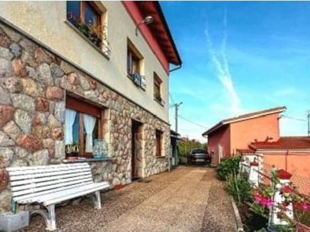 Casa en venta en La Villa Riba, Bimenes