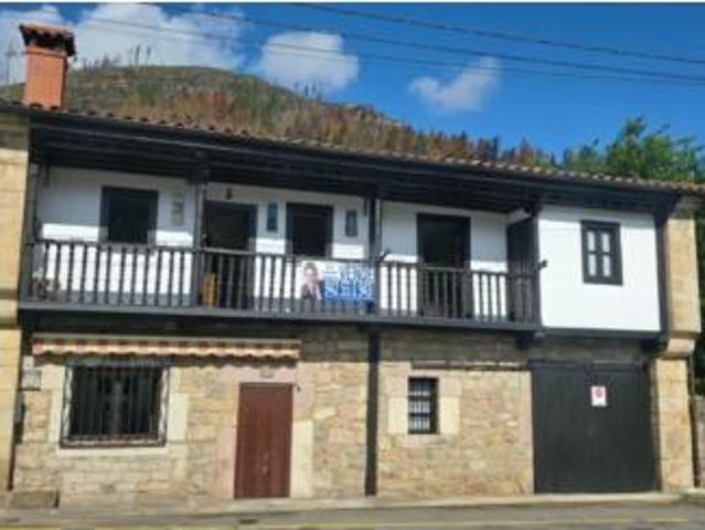Casa en venta en Cabuérniga, Cantabria